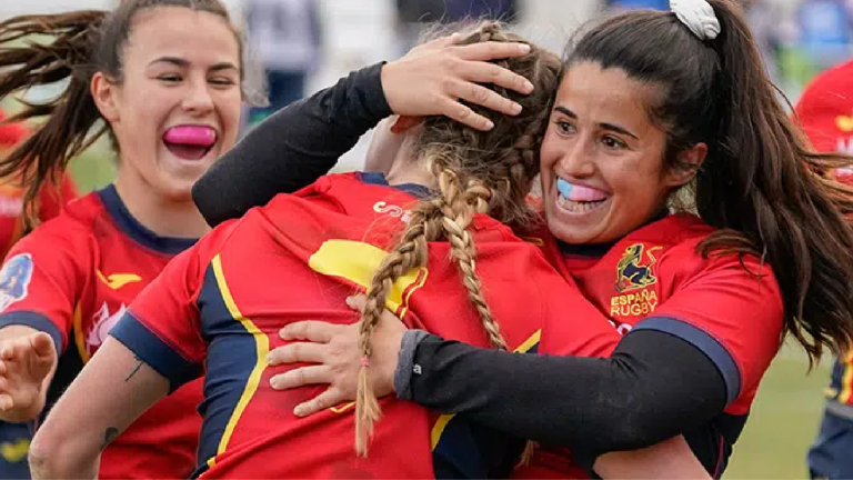 La Selección Española de Rugby Femenino, celebrando un punto